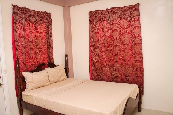 Hotel Iso's Bed & Breakfast (Glanvillia)
